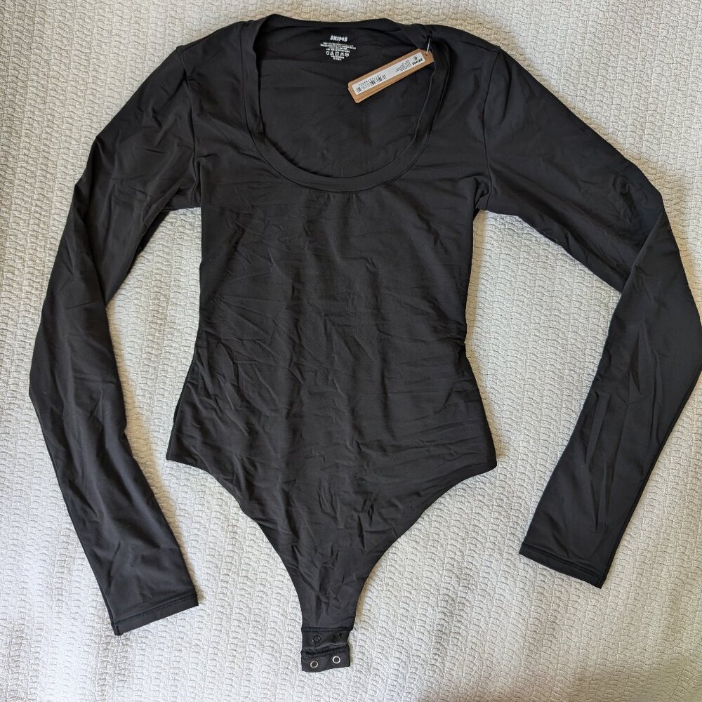 NWT Skims LONG SLEEVE SCOOP BODYSUIT